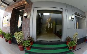 Ayush Hotel 3*