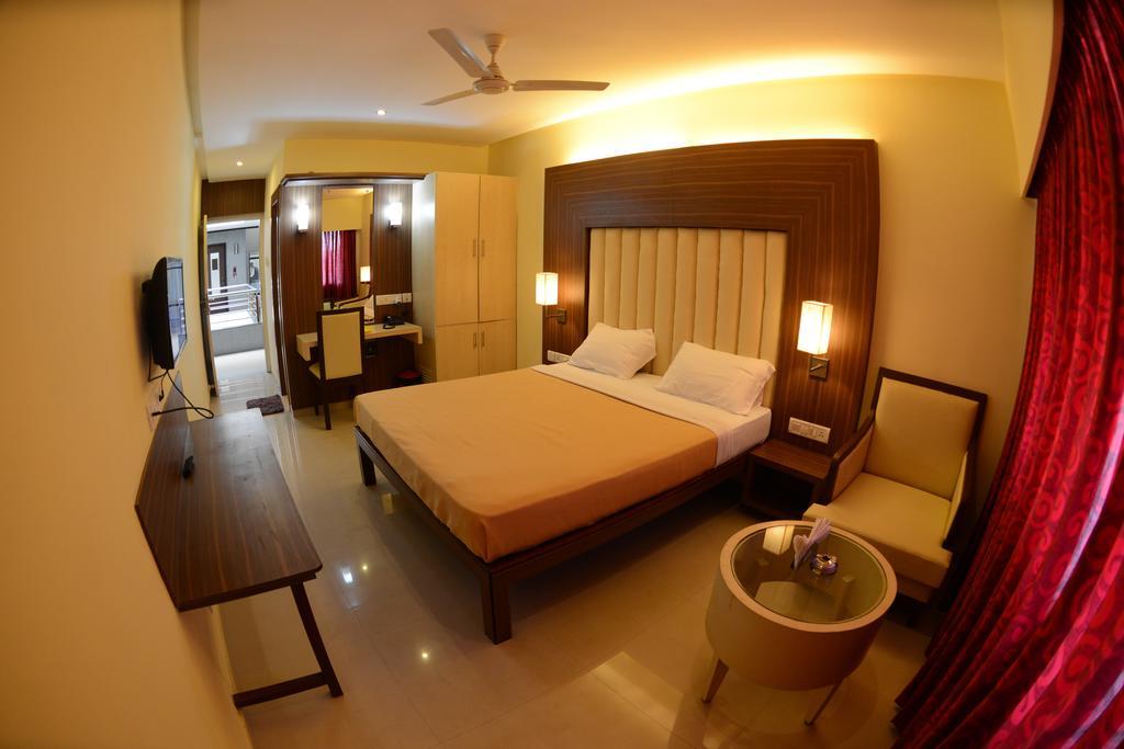 Hotel Ayush International Mangalore Room photo