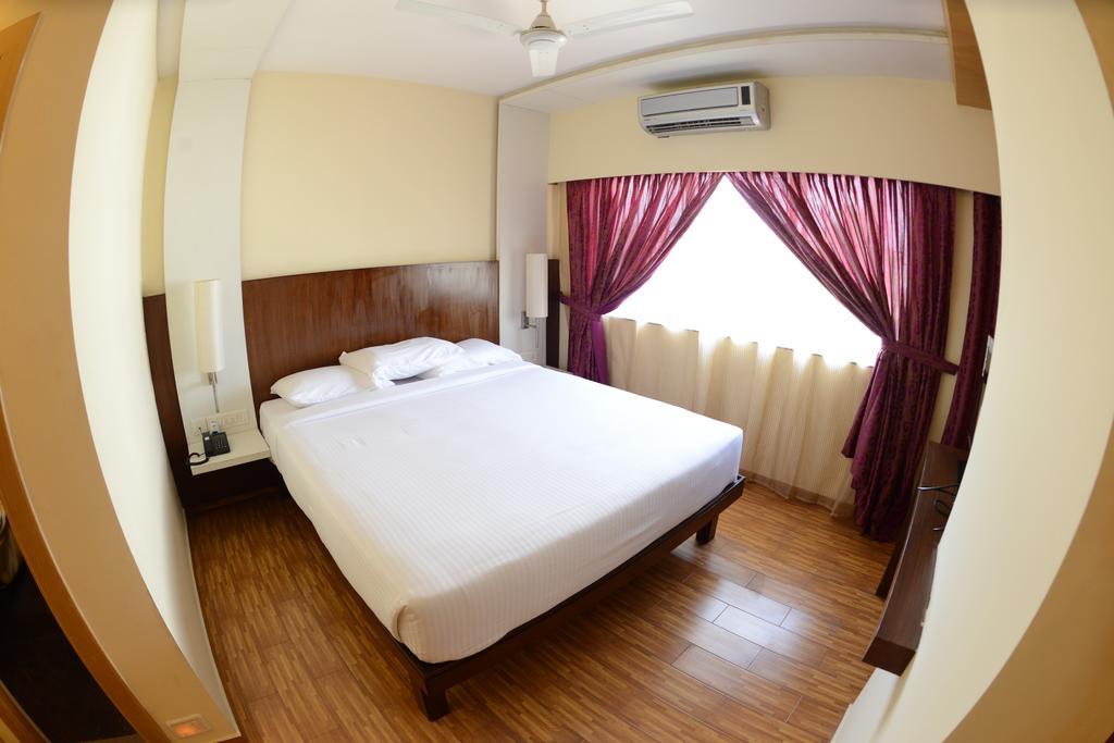Hotel Ayush International Mangalore Room photo