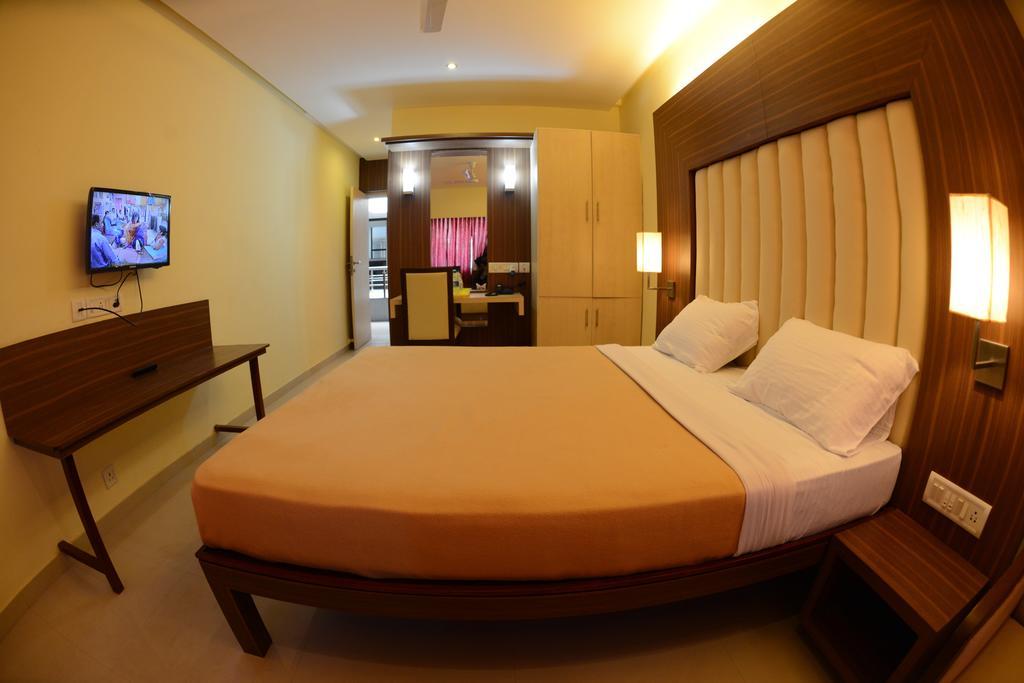 Hotel Ayush International Mangalore Room photo